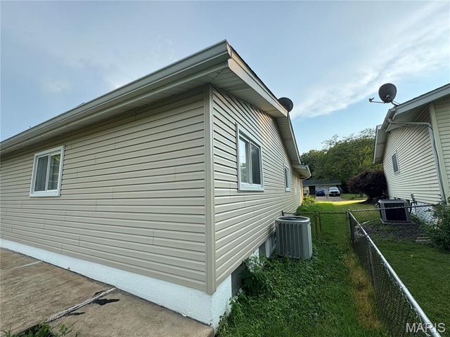 777 Lamplight Lane, Hazelwood, MO 63042