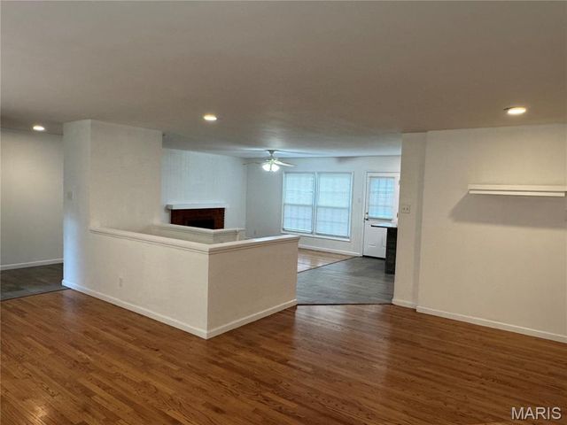 777 Lamplight Lane, Hazelwood, MO 63042