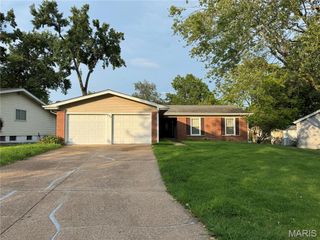 777 Lamplight Lane, Hazelwood, MO 63042