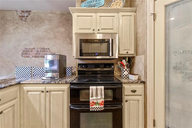 1414 Chisholm Trail, Weatherford, OK 73096