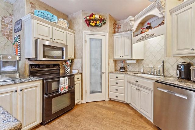 1414 Chisholm Trail, Weatherford, OK 73096