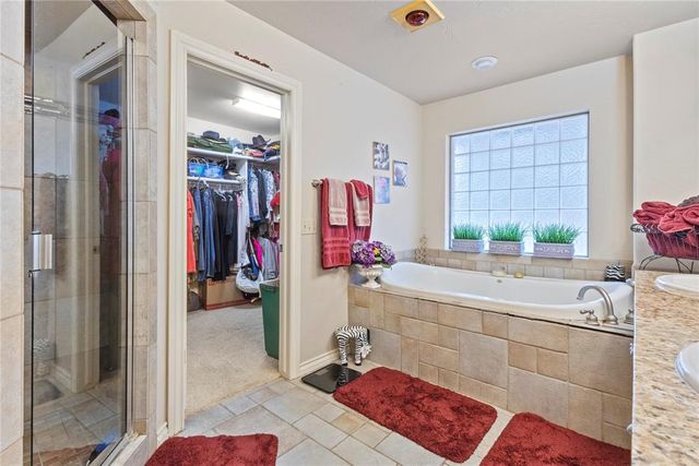 1414 Chisholm Trail, Weatherford, OK 73096