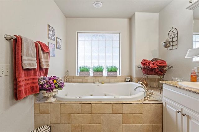 1414 Chisholm Trail, Weatherford, OK 73096