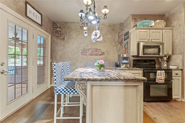 1414 Chisholm Trail, Weatherford, OK 73096