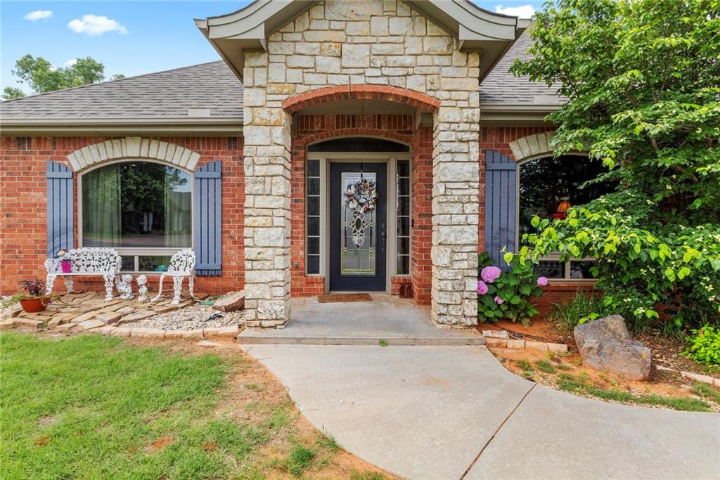 1414 Chisholm Trail, Weatherford, OK 73096