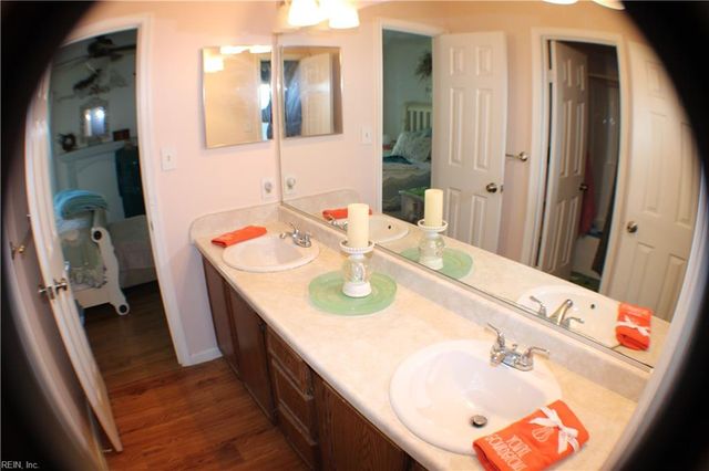 206 Loch CIR, Hampton, VA 23669