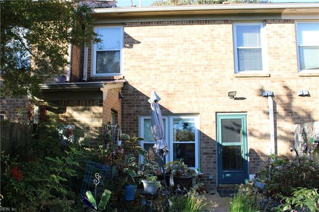 206 Loch CIR, Hampton, VA 23669