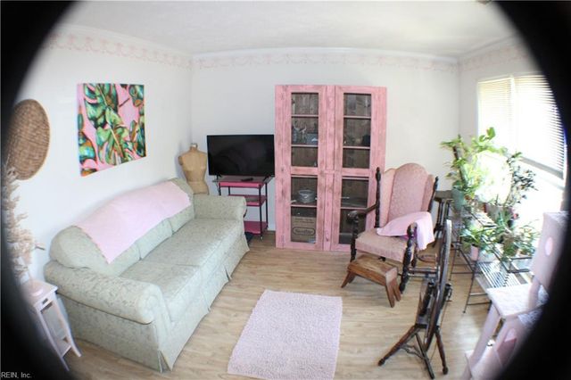 206 Loch CIR, Hampton, VA 23669