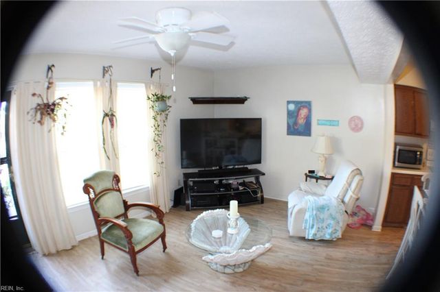 206 Loch CIR, Hampton, VA 23669