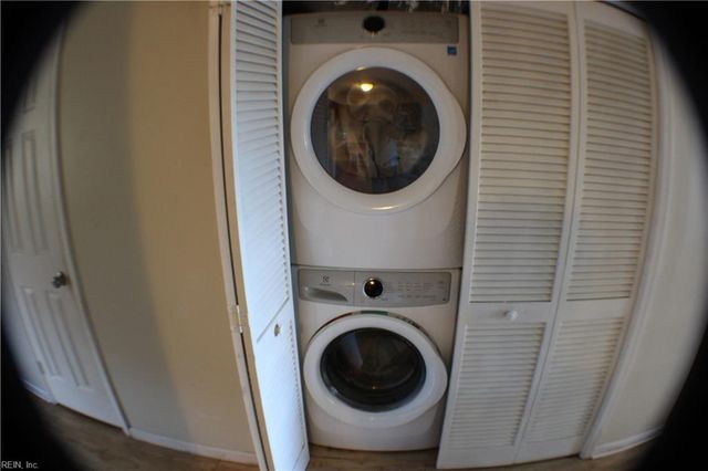 206 Loch CIR, Hampton, VA 23669