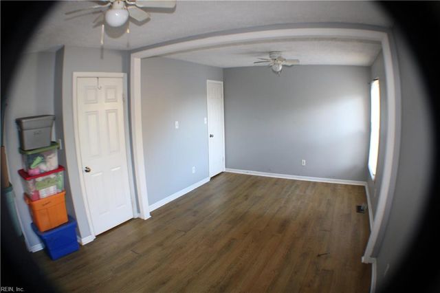 206 Loch CIR, Hampton, VA 23669