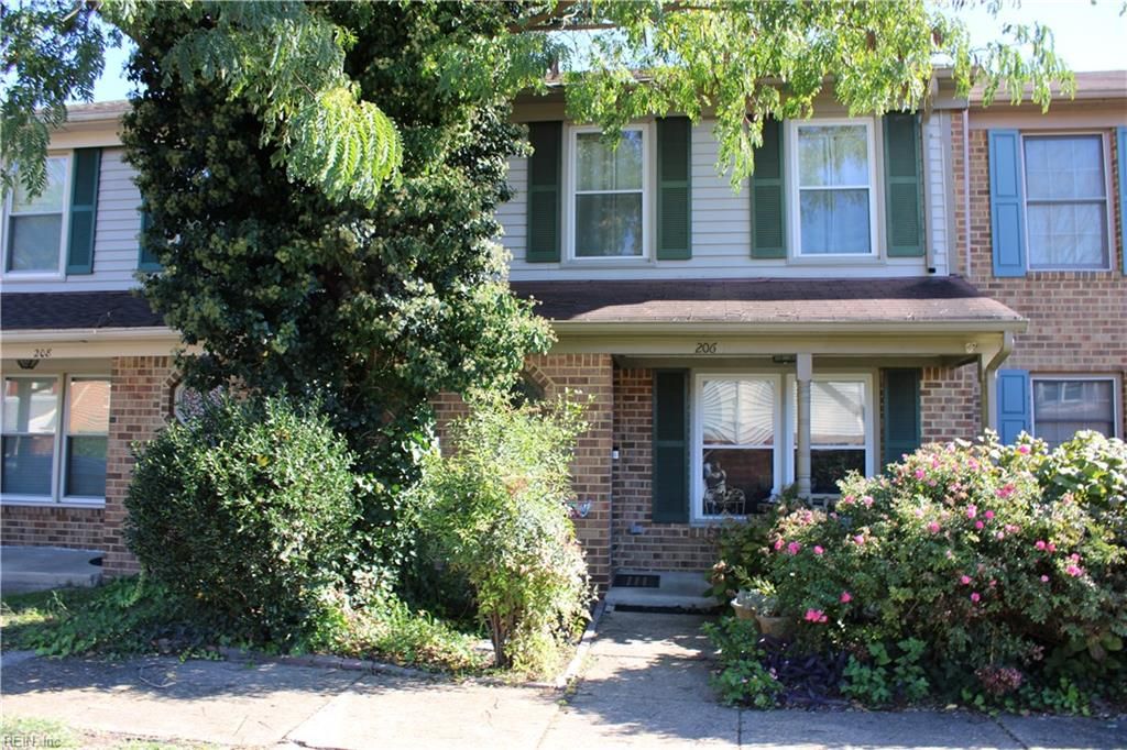 206 Loch CIR, Hampton, VA 23669