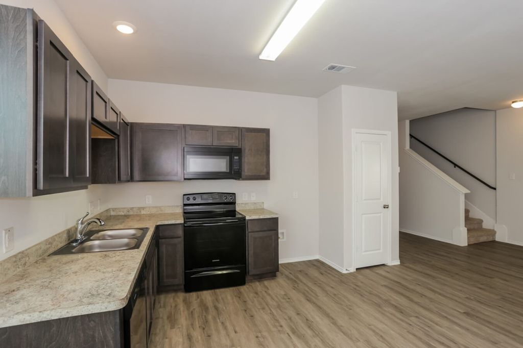 5240 Applegate Drive, Fort Worth, TX 76119