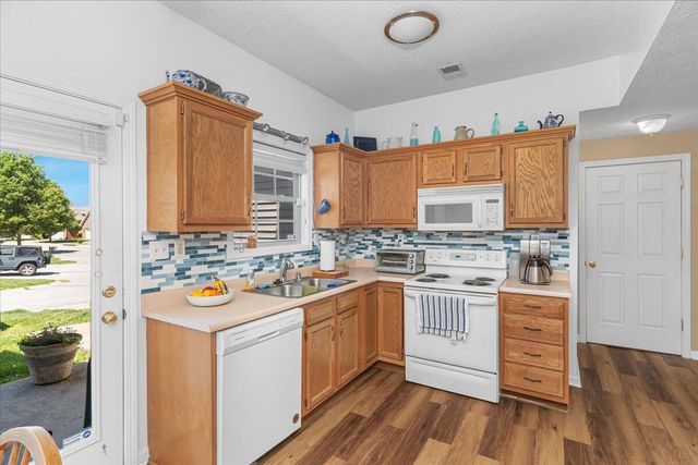 3141 Roundway Down Lane, Lexington, KY 40509