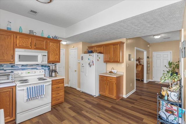 3141 Roundway Down Lane, Lexington, KY 40509