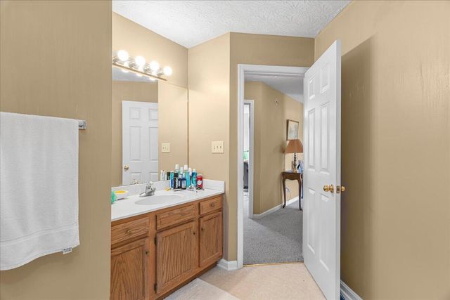 3141 Roundway Down Lane, Lexington, KY 40509