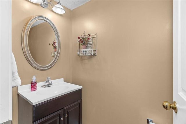 3141 Roundway Down Lane, Lexington, KY 40509