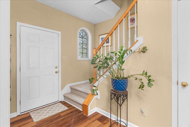 3141 Roundway Down Lane, Lexington, KY 40509