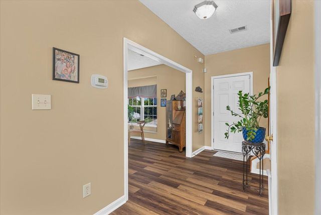3141 Roundway Down Lane, Lexington, KY 40509