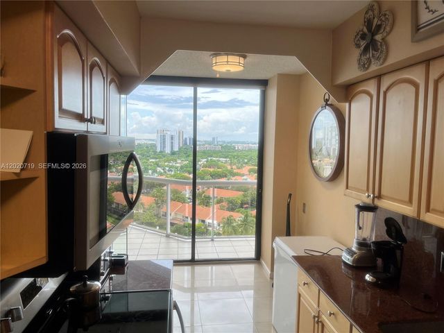 3610 Yacht Club Dr 1511 Penthouse, Aventura, FL 33180