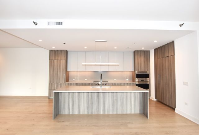 60 E Randolph Street PH23B, Chicago, IL 60601