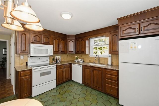 9 Winter St, Burlington, MA 01803