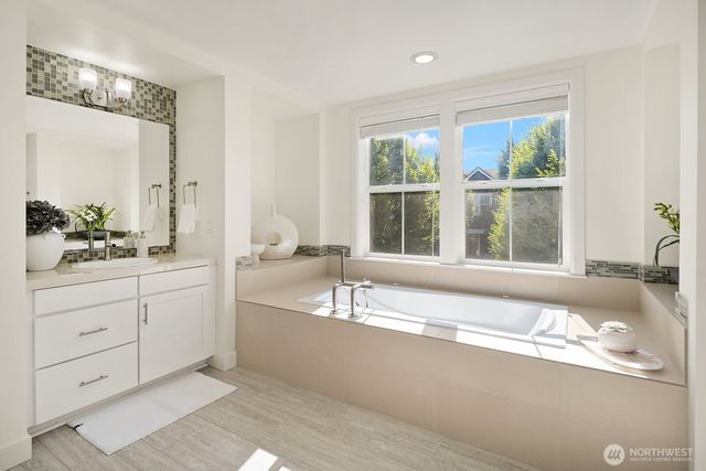 1270 Pine Crest Circle NE, Issaquah, WA 98029