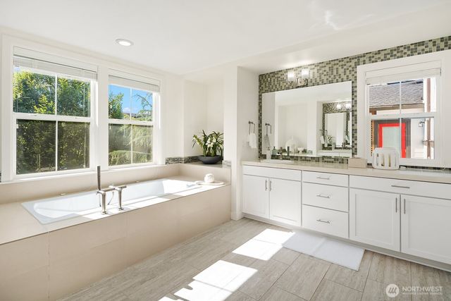 1270 Pine Crest Circle NE, Issaquah, WA 98029
