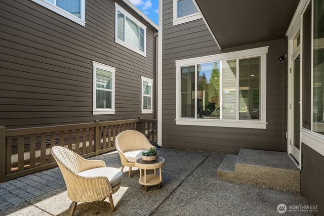 1270 Pine Crest Circle NE, Issaquah, WA 98029