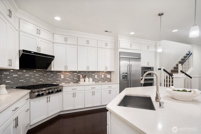 1270 Pine Crest Circle NE, Issaquah, WA 98029