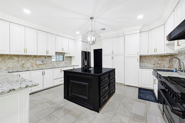 509 Joan Of Arc Drive, Hempstead, TX 77445