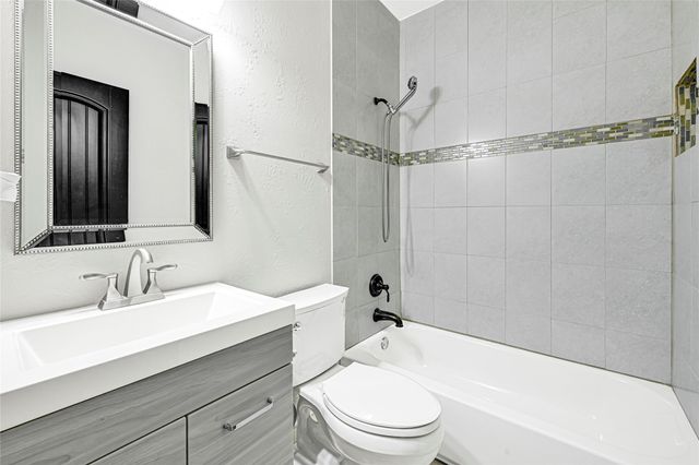 509 Joan Of Arc Drive, Hempstead, TX 77445