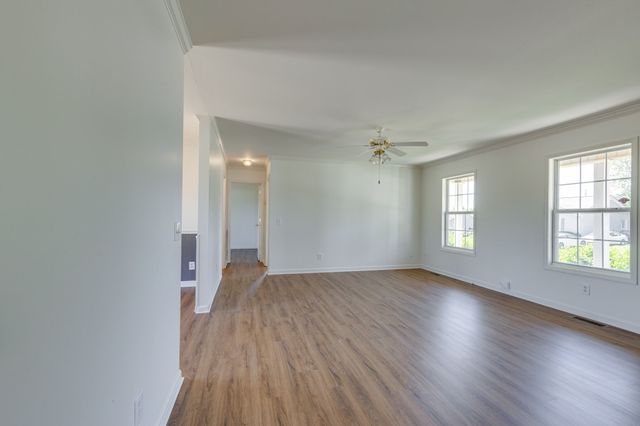 2109 Hollandale Cir, Columbia, TN 38401