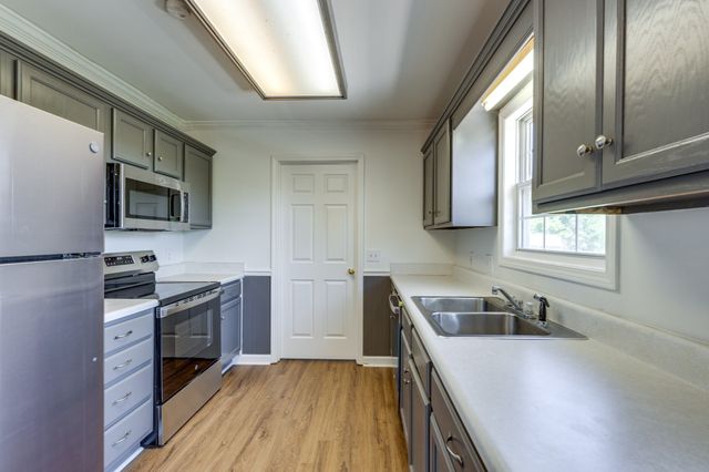 2109 Hollandale Cir, Columbia, TN 38401