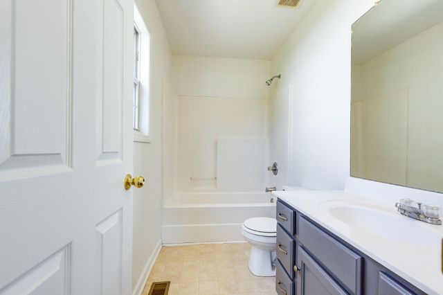 2109 Hollandale Cir, Columbia, TN 38401
