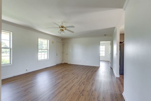 2109 Hollandale Cir, Columbia, TN 38401