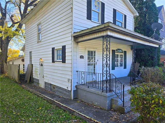 705 S State Line Rd, Sharon, PA 16146