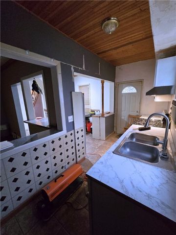 705 S State Line Rd, Sharon, PA 16146