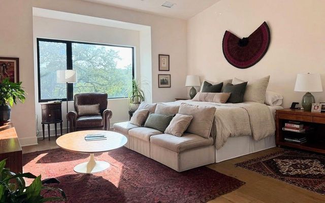 1001 Live Oak Ridge RD, West Lake Hills, TX 78746