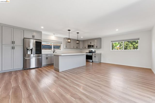 1300 Evergreen Dr., Concord, CA 94520