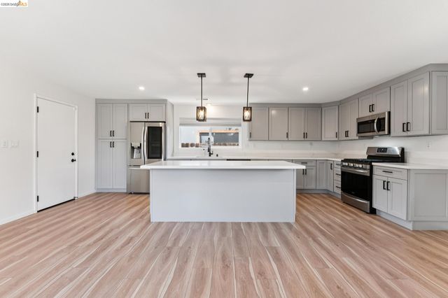 1300 Evergreen Dr., Concord, CA 94520