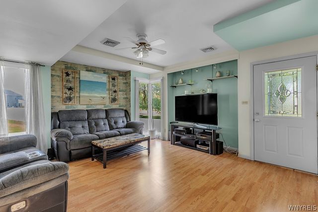 1030 East River Road, Grand Island, NY 14072