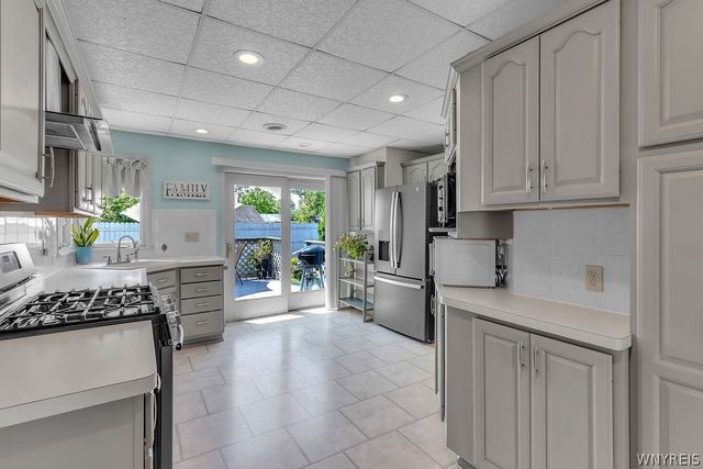 1030 East River Road, Grand Island, NY 14072