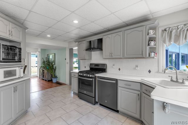 1030 East River Road, Grand Island, NY 14072