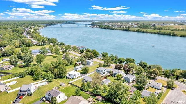 1030 East River Road, Grand Island, NY 14072
