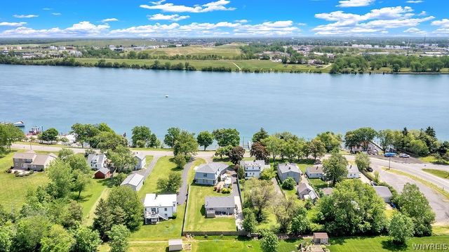 1030 East River Road, Grand Island, NY 14072