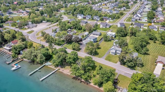 1030 East River Road, Grand Island, NY 14072