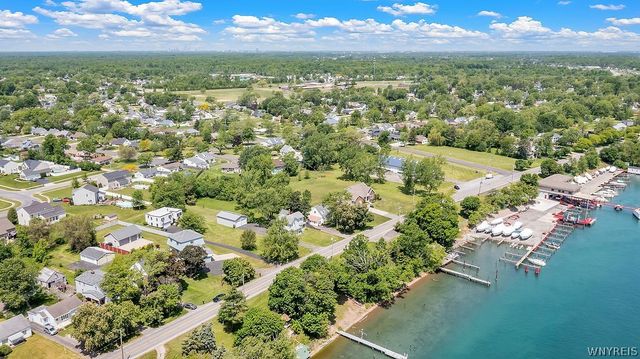 1030 East River Road, Grand Island, NY 14072
