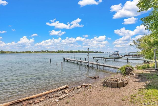 1030 East River Road, Grand Island, NY 14072