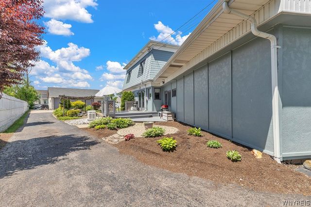 1030 East River Road, Grand Island, NY 14072